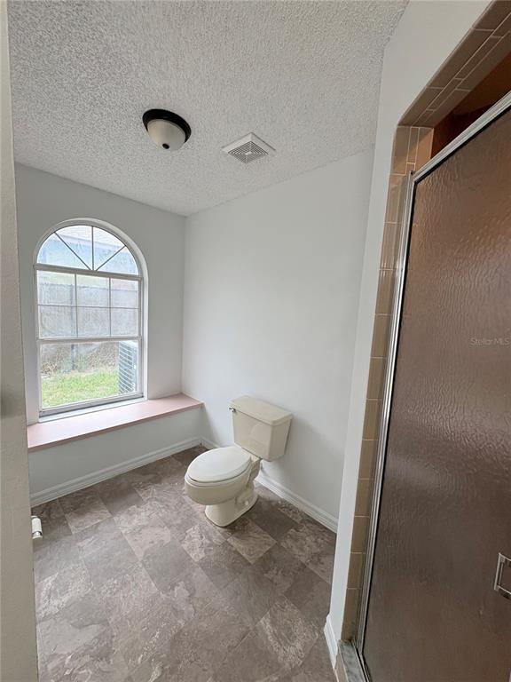 Building Photo - 28 Oak Run