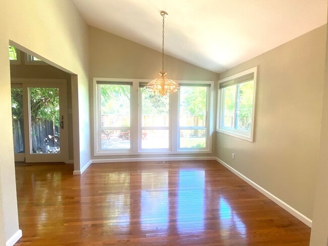 Building Photo - Pleasanton Heights 3BD, 2BA, Single Story, Great Location near downtown, Top Schools