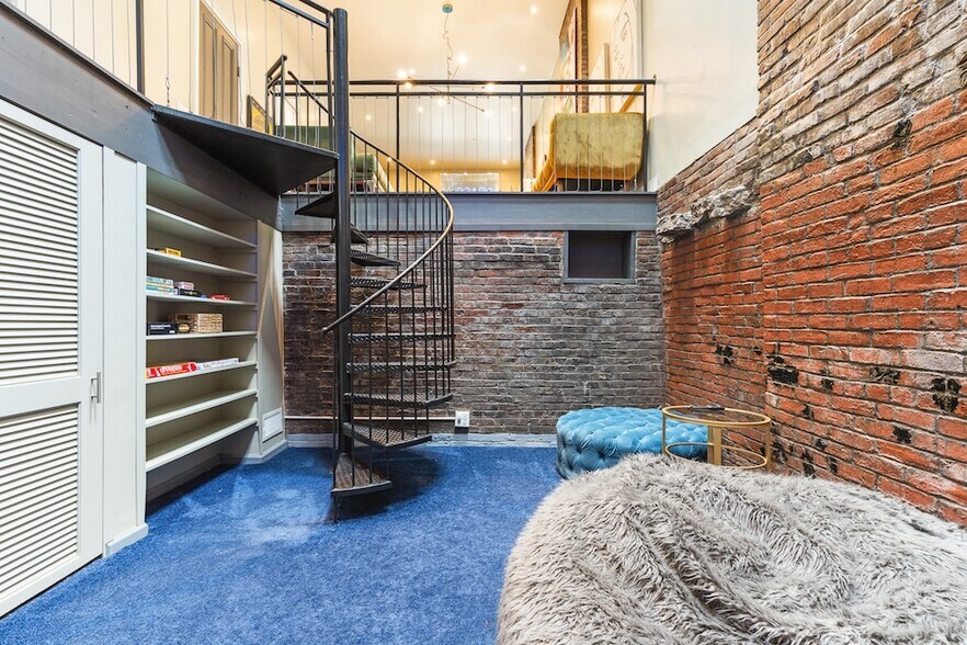 Building Photo - 717 Lampton St