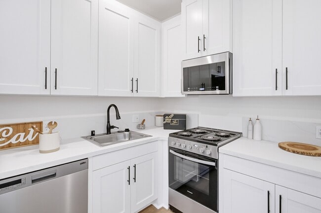 Building Photo - 3042-3044 J St