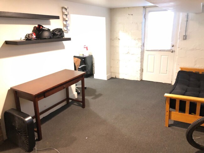 Building Photo - QUAINT 4 BEDROOM 2 BATHROOM PLUS OFFICE SPACE IN HEART OF OAKLAND