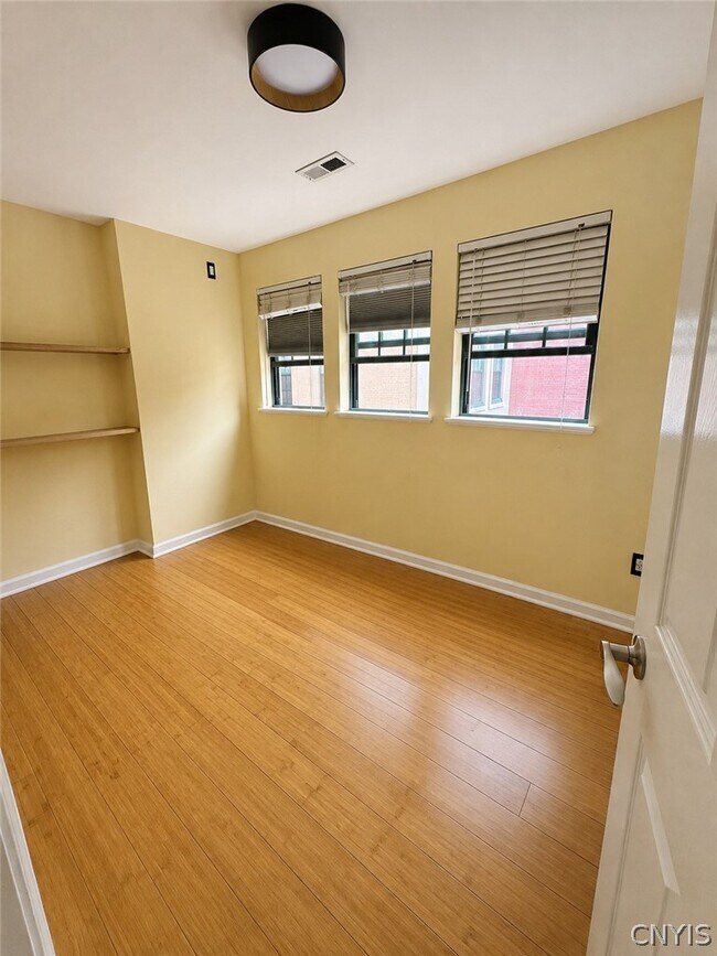 Building Photo - 133 Walton St