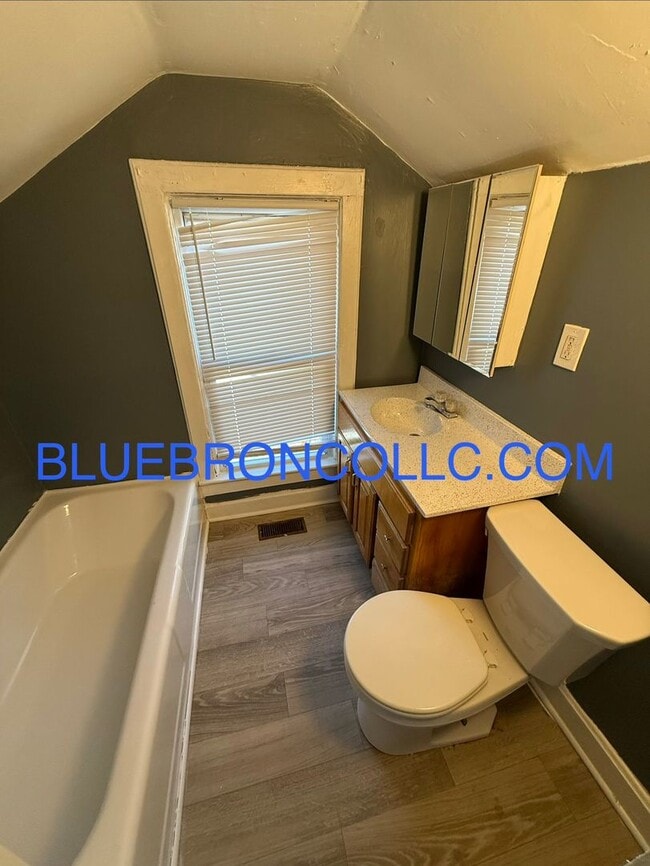 Building Photo - NEWLY REMODELED, great LOCATION, ROOMY layout