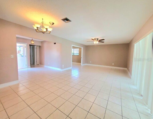 Building Photo - 910 Santa Brigida Ct