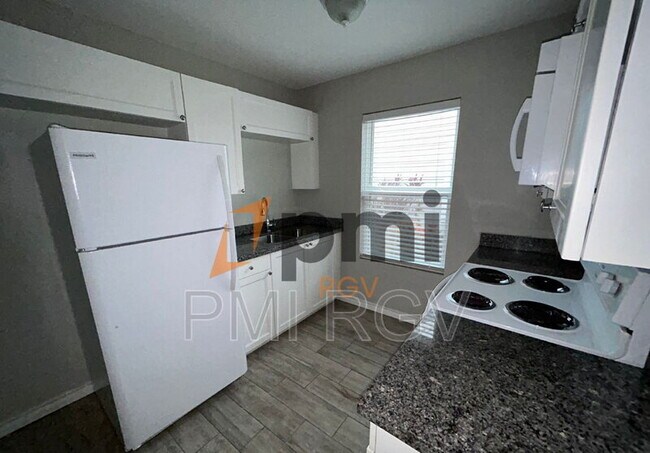 Building Photo - 1420 Quitaca Dr