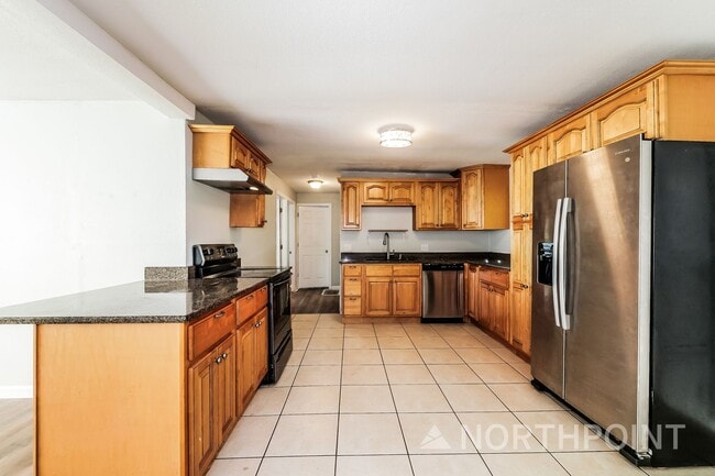 Building Photo - 3 BR/1.5BA | Newly Renovated Single Family Home |  Fenced backyard | In Kansas City!