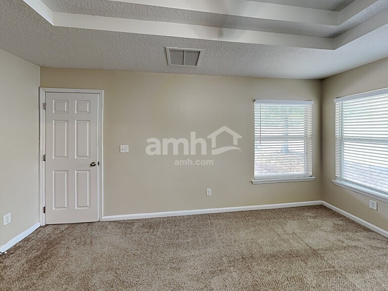 Building Photo - 10902 Campus Heights Ln