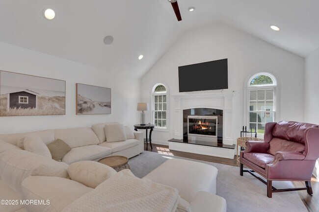 Building Photo - 57 W River Rd