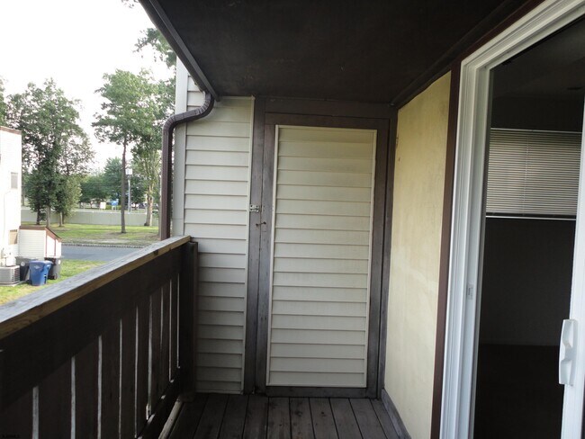 Building Photo - 2461 Arbor Ct