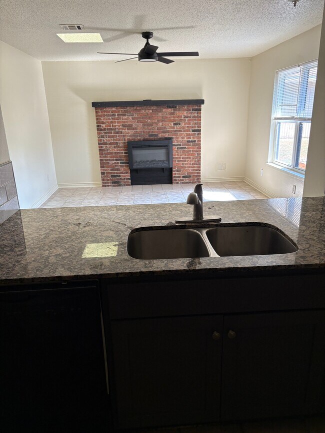 Building Photo - 1020 N Turtle Creek Dr
