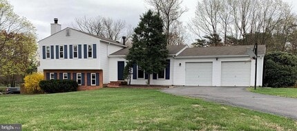 Building Photo - 2321 Bedfordshire Cir