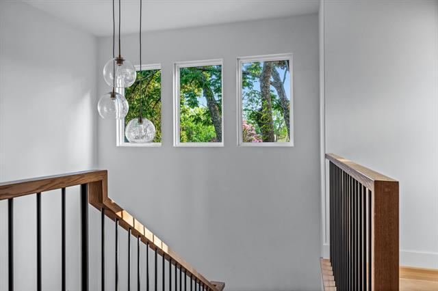 Building Photo - 9232 San Fernando Way