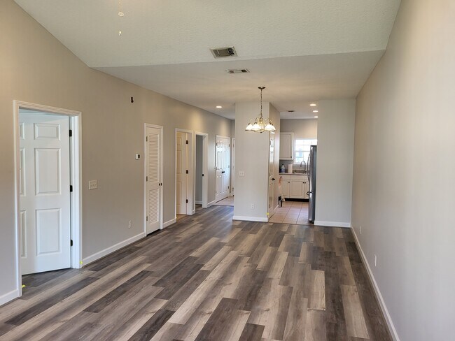 Building Photo - 351 Moss Creek Ln