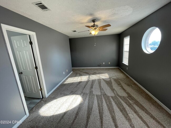 Building Photo - 127 Parker Village Cir