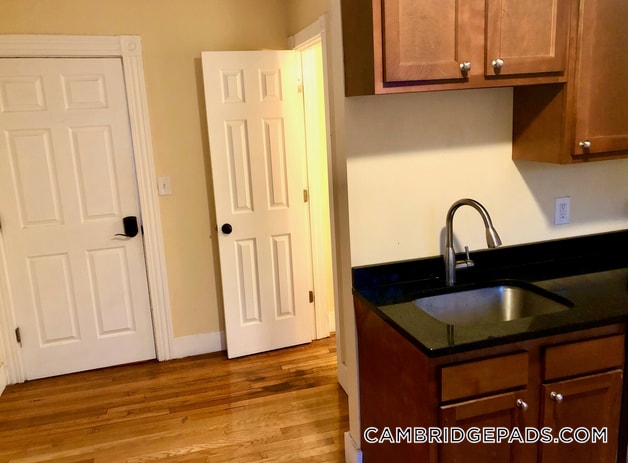 Building Photo - 5-7 Blake St