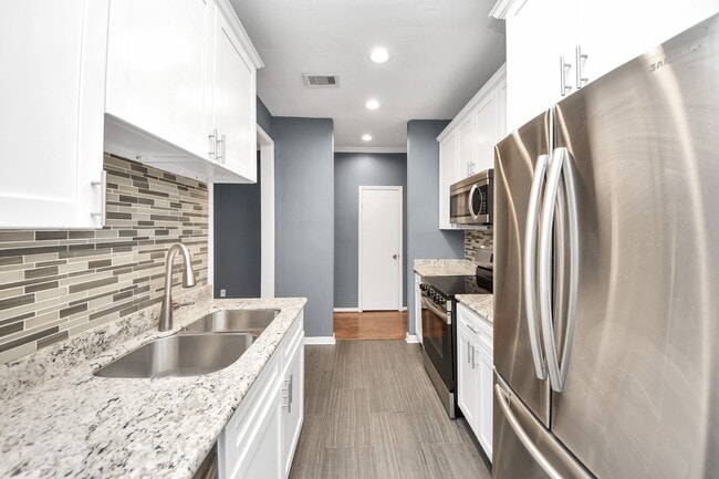 Building Photo - 2874 Holly Hall St