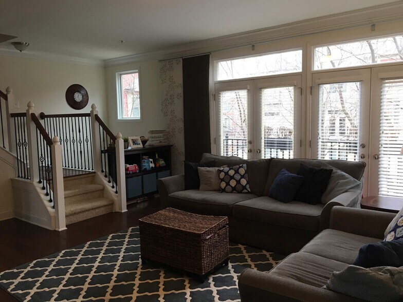 Living Room - 524 Allard Pl