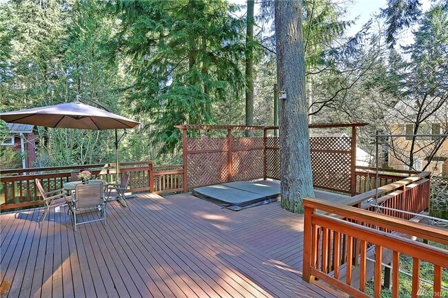 Building Photo - Bellevue 4 bd 2.5 bath house close to Micr...