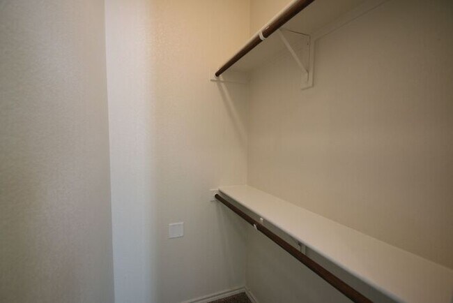 Building Photo - Picture PERFECT 3/2 Duplex Home Coming Soo...