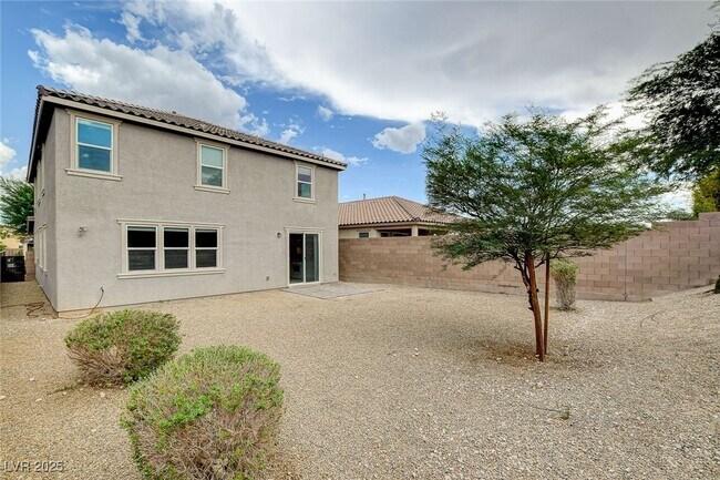 Building Photo - 6237 Fallsview Ct