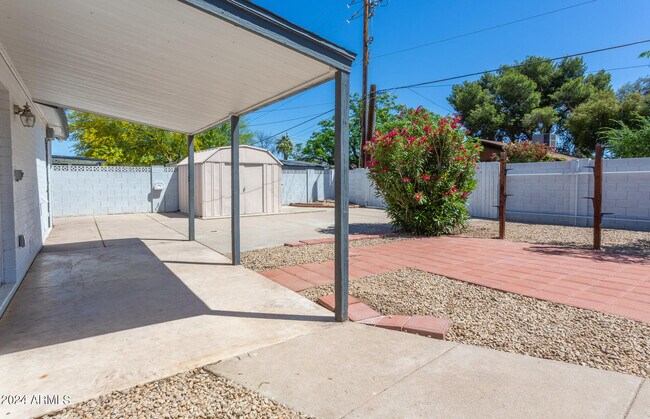 Building Photo - 3325 S Shafer Dr