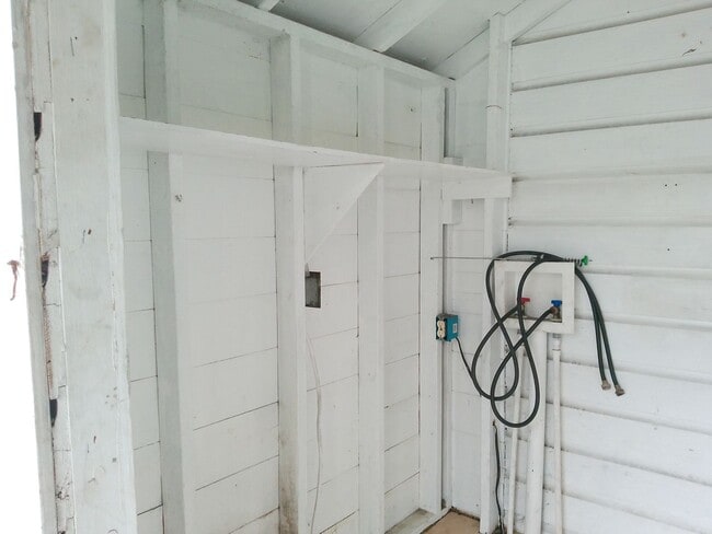 Building Photo - 4326 Vestal St