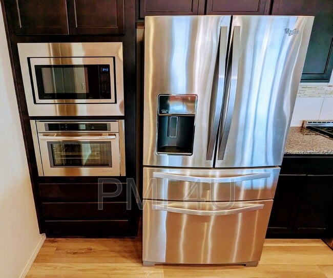 Building Photo - 2317 Garden Rd NE