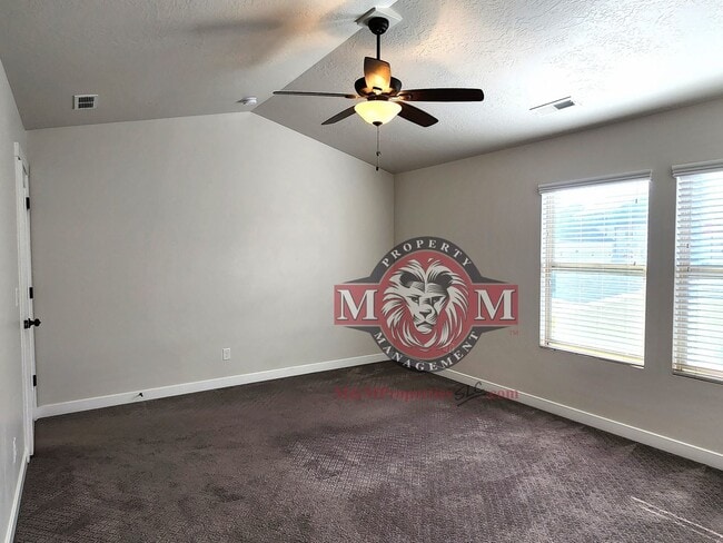 Building Photo - Great 3 Bd 2 Ba Townhome 2 Car Garage