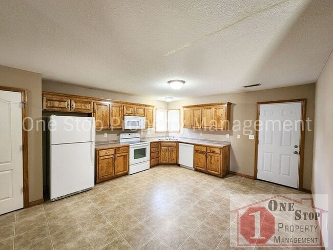 Building Photo - 3-Bedroom, 2.5-Bathroom home in Independence