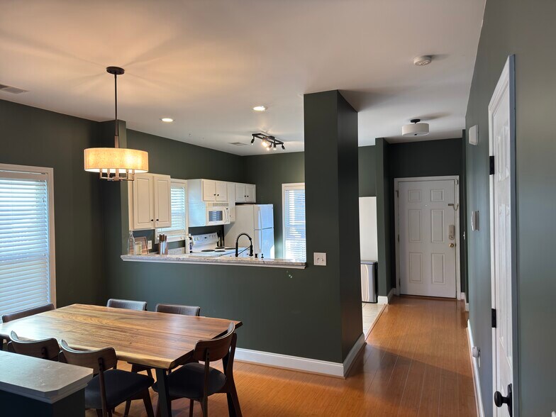 Building Photo - 1917 Wayne St