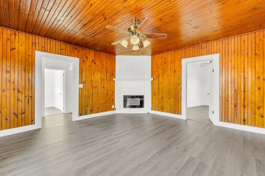 Building Photo - 206 2nd Ave N
