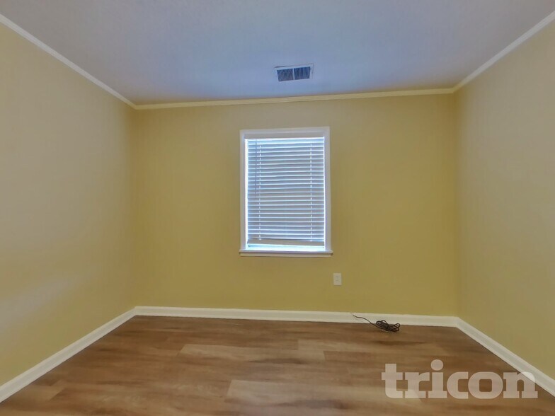 Building Photo - 114 Grassdale Rd