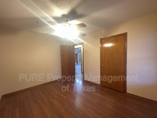 Building Photo - 2004 Walsh Dr