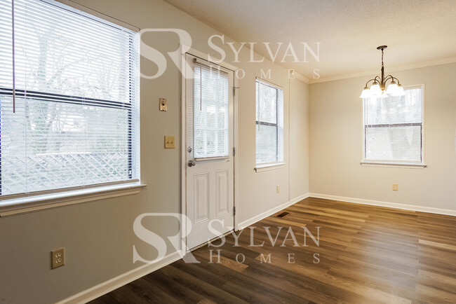 Building Photo - Spacious 3 Bedroom 2 Bathroom Split Level