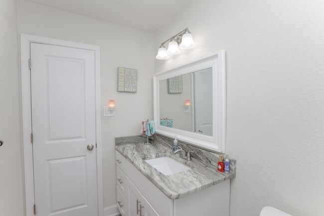 Building Photo - Stylish 3-Bed Brick Home in Central VB!
