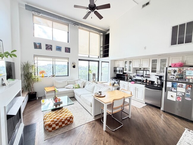 Building Photo - 2012 W St Paul Ave