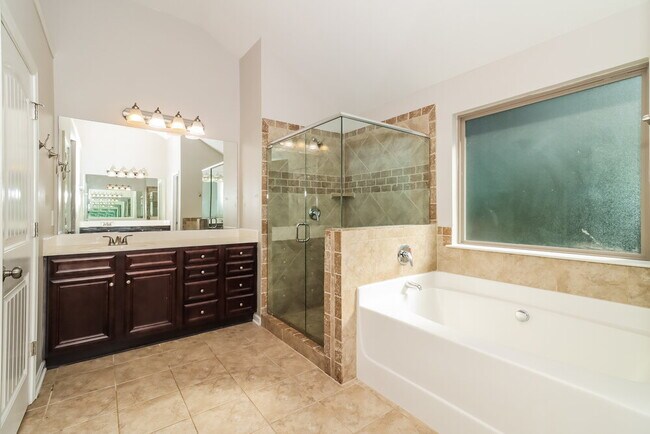 Building Photo - 212 Cleburne Pl