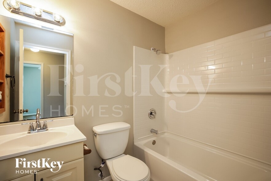 Building Photo - 17424 Kentucky Rd