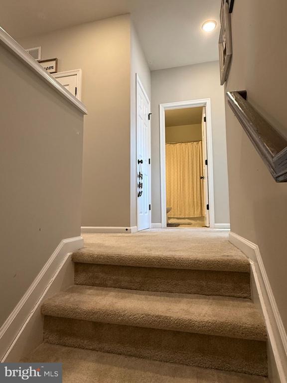 Building Photo - 31 Par Ln