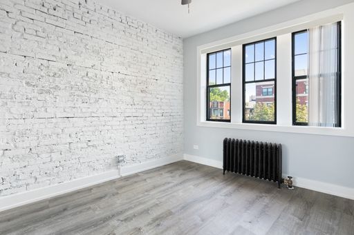Building Photo - 7618 N Eastlake Terrace