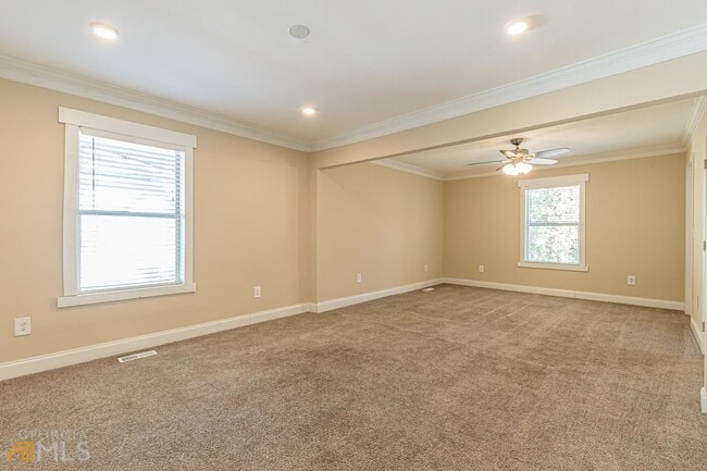 Building Photo - 1136 Wyland Dr SW