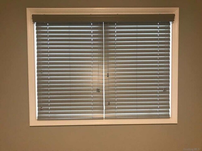 Building Photo - 328 Glen Cove Rd