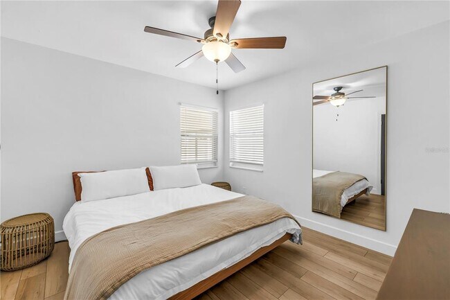 Building Photo - 2621 17th Ave N