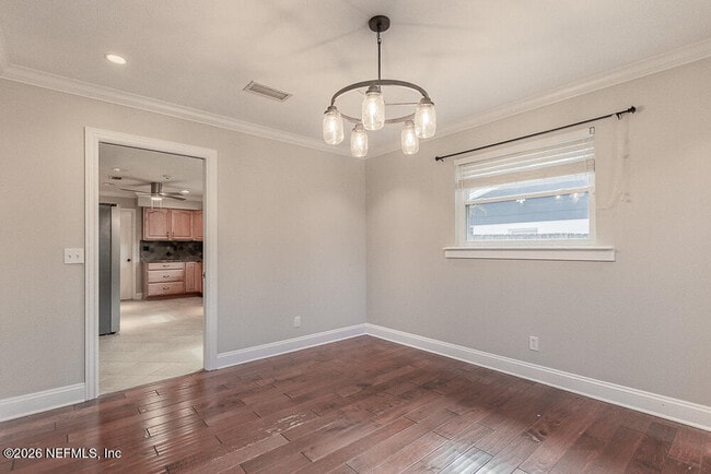 Building Photo - 1549 Montrose Ave E