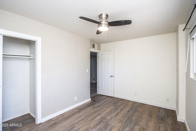 Building Photo - 3609 N Navajo Trail