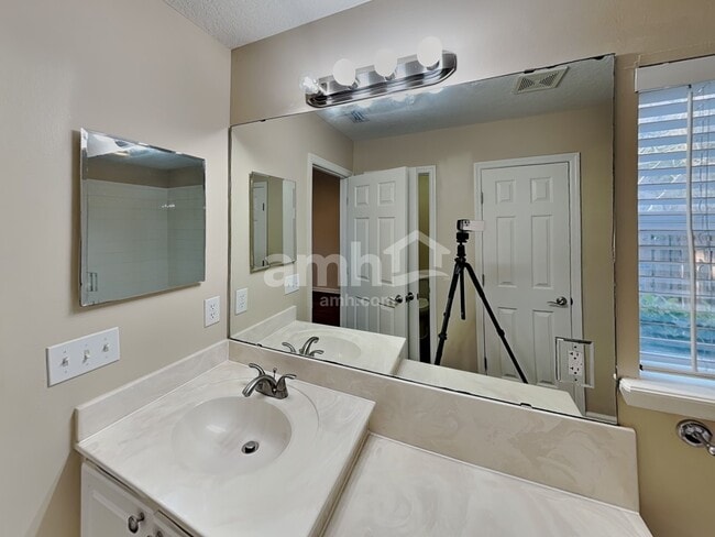 Building Photo - 284 Brantley Harbor Dr