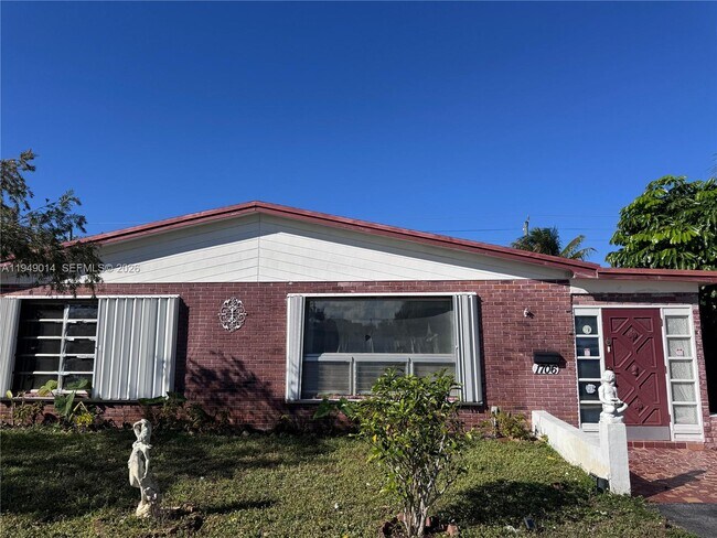 Building Photo - 1706 N 45th Ave