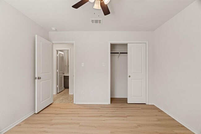 Building Photo - 817 Tabernash Dr