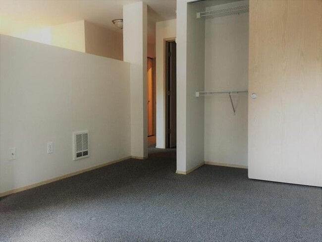 Building Photo - 0 bedroom in Seattle WA 98121