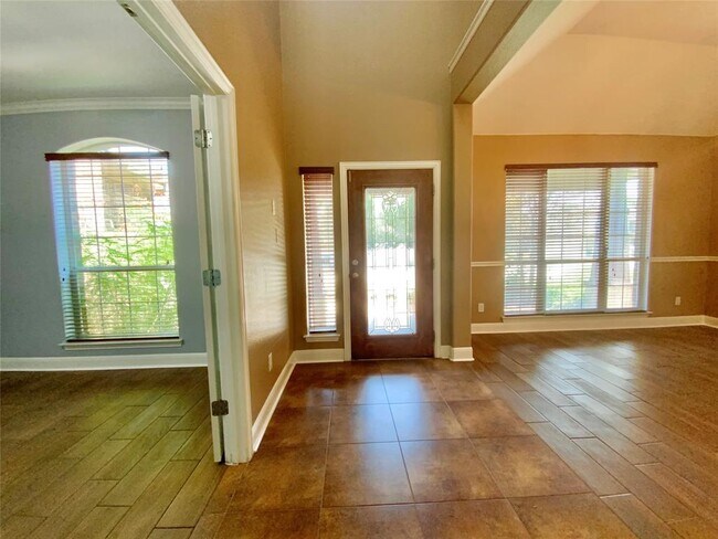 Building Photo - 303 Kati Ln